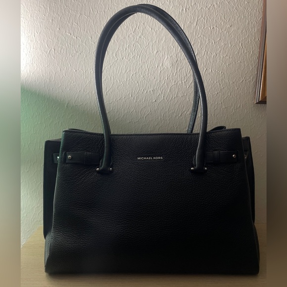 SOLD Michael Kors Addison Large Tote - Picture 6 of 13